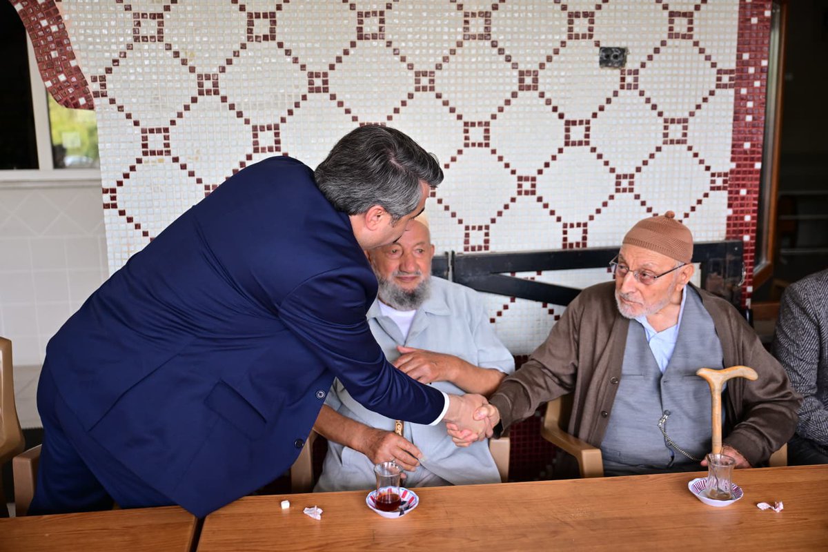 oktayyilmaz16's tweet photo. Gönülden bir selam; günümüze bereket, gücümüze güç katıyor. ❤️

Cuma namazı sonrası hemşehrilerimiz ile bir araya gelerek hem sohbet ettik hem de bu güzel günün bereketini paylaştık. Rabbim birliğimizi, muhabbetimizi daim eylesin inşallah. 

📍Hz. Ebubekir Camii https://t.co/u1OjKtL5Er