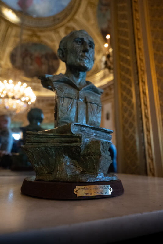 CEMAT_FR's tweet photo. Depuis 1995, ce prix récompense des œuvres célébrant l'engagement au service de la France et portant les valeurs de l’armée de Terre. 

Honoré d’avoir remis cette année deux distinctions dans le cadre du grand prix littéraire Erwan Bergot : le prix du roman et, pour la première fois, le prix de l’essai. 

Deux formes d’écriture différentes, deux styles remarquables, des talents littéraires à découvrir.