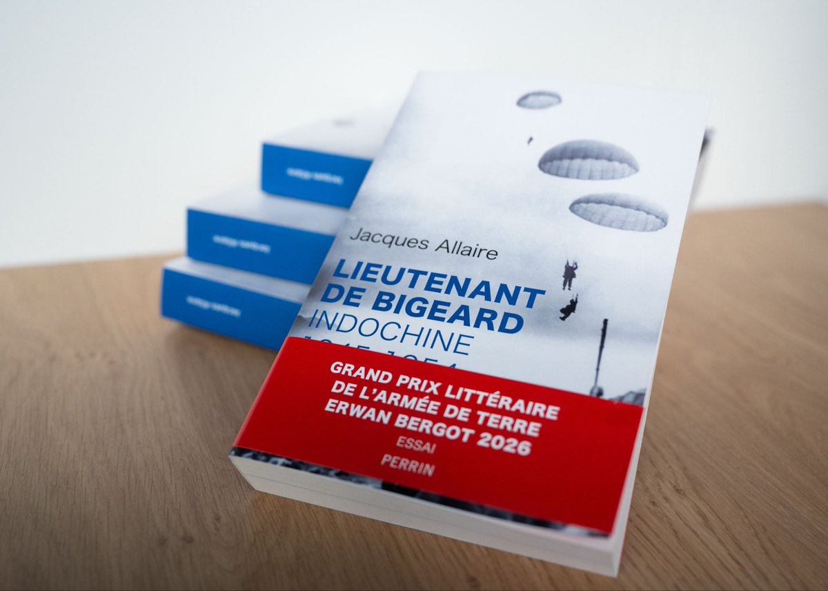 CEMAT_FR's tweet photo. Le prix de l’essai distingue, à titre posthume, le colonel Jacques Allaire pour Lieutenant de Bigeard. 

De la Libération à l’Indochine, jusqu’à Diên Biên Phu et la captivité, le récit passionnant d’un jeune homme autodidacte devenu soldat. 

Au-delà du témoignage historique, l’évocation profondément humaine d’une génération confrontée à la guerre. Merci à la famille Allaire d’avoir permis à cette voix de nous parvenir.