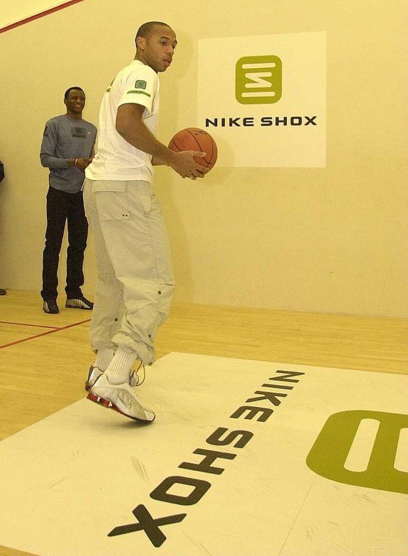 ThrowbackAFC's tweet photo. Thierry Henry hooping at the new Nike Shox launch in 2001 at the Dolphin Square Hotel. https://t.co/4ylpTkSkMz