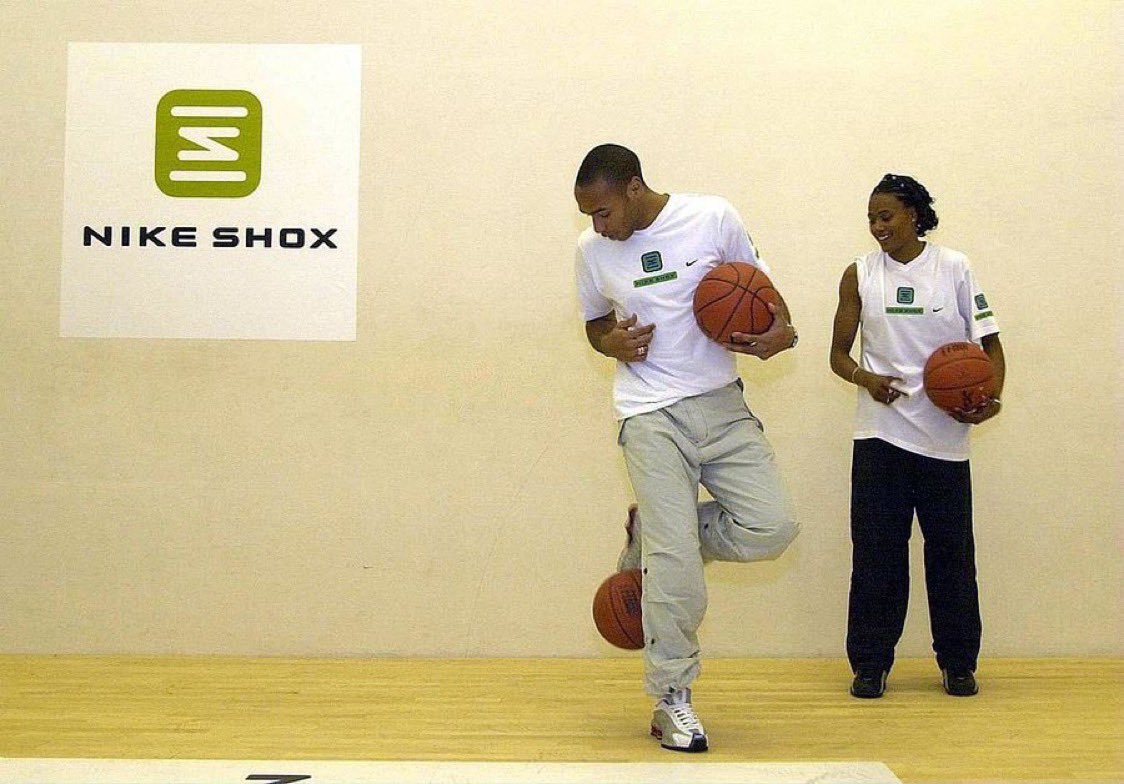 ThrowbackAFC's tweet photo. Thierry Henry hooping at the new Nike Shox launch in 2001 at the Dolphin Square Hotel. https://t.co/4ylpTkSkMz