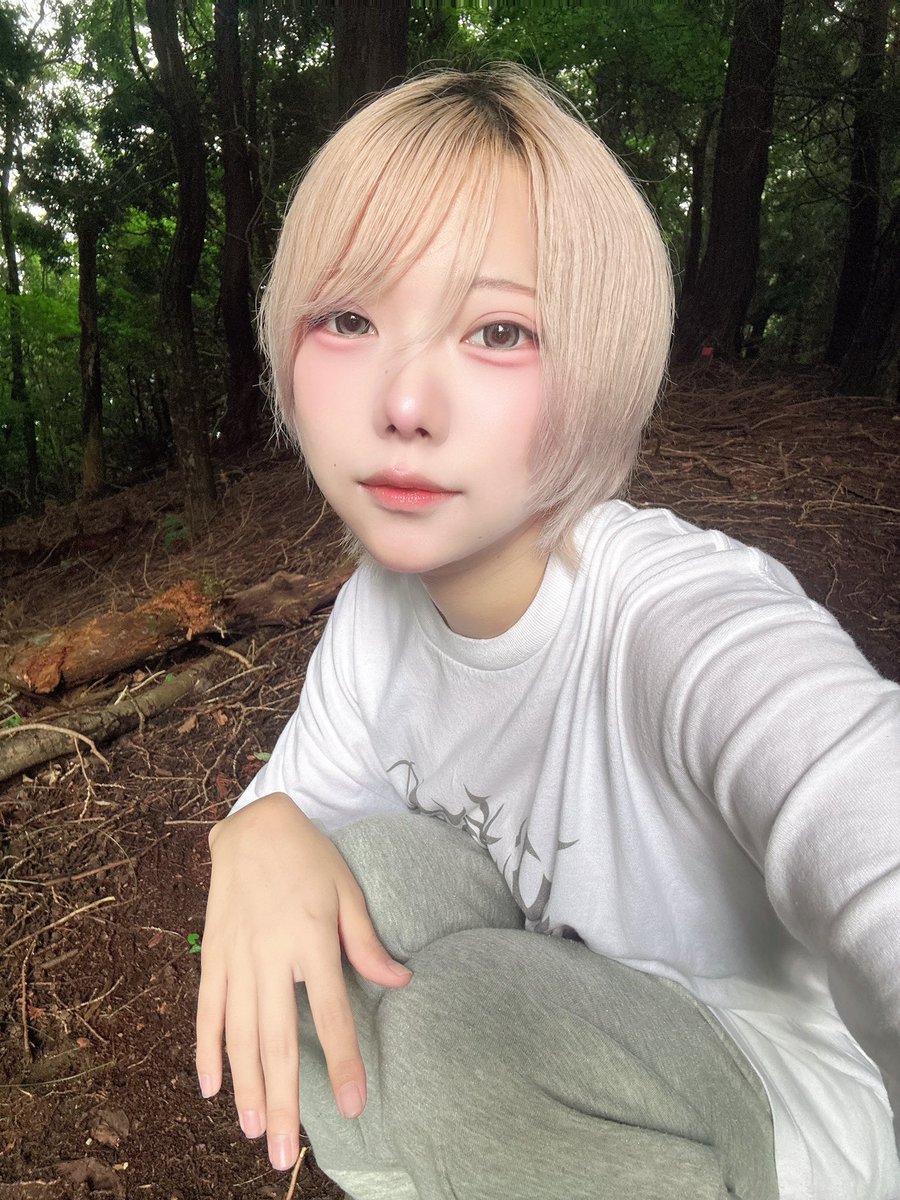 0start_uta_'s tweet photo. 暗くて涼しくてじめっとしてるとこが好き
です https://t.co/Ia2Xk5ID3x