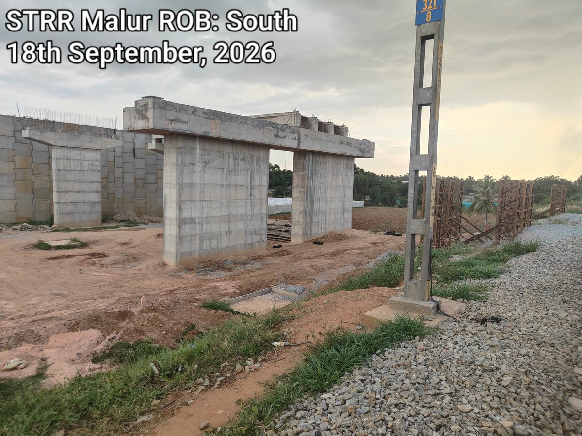 AgantukBlr's tweet photo. #STRR #MalurROB update- 18th Sep

SAME! Workers are relaxing in tin huts. 

@AshwiniVaishnaw, I beg you 🙏PLEASE instill some discipline in Railways inspections! @RDSOLucknow

@nitin_gadkari When was the last time you reviewed STRR Hoskote-Hosur?!

@ChristinMP_
@ever_pessimist https://t.co/D3xHmnwNkL