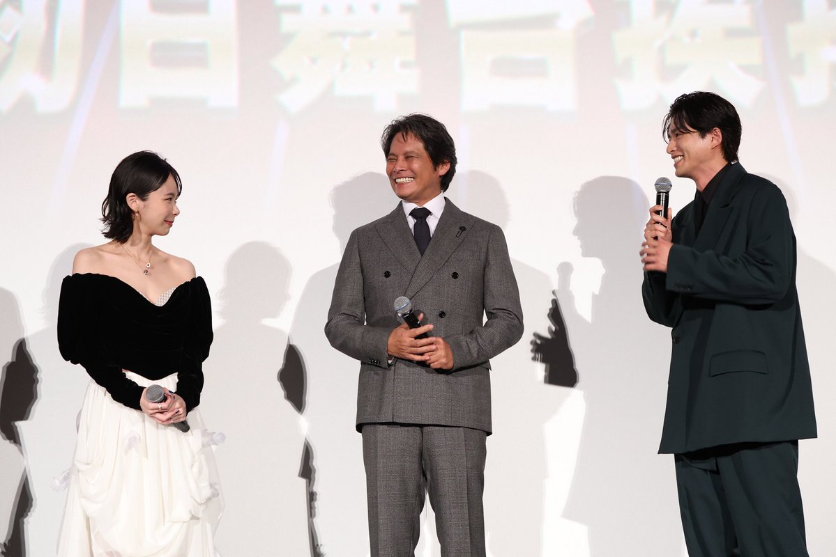 odoru_movief's tweet photo. ／
初日舞台挨拶＆全国同時生中継開催 ！サ🚨
＼

🎬本日公開
『踊る大捜査線 N.E.W. メトロポリスを駆け抜けろ！』

豪華キャスト・監督の総勢9名が登壇し、
公開初日をお祝いしました！

個性豊かな仲間と共に始まる、
新たな”踊る”の物語を
是非劇場でご覧ください！！

#織田裕二 #趣里 #白洲迅
#増田貴久 #野呂佳代 #玉井詩織 (#ももいろクローバーZ)
#藤吉夏鈴 (＃櫻坂46）#齊藤なぎさ #本広克行 監督
#踊る大捜査線 #踊るプロジェクト #odoru