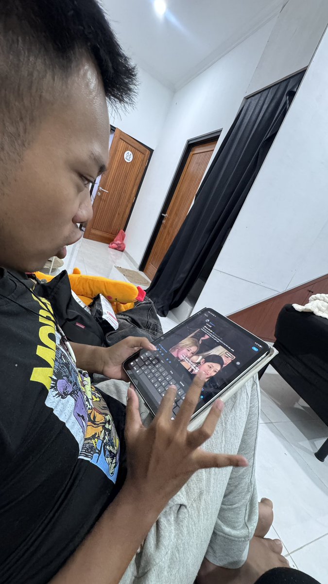 audrvz's tweet photo. apasi alay @cinderyoyo https://t.co/kP7ll4agUV