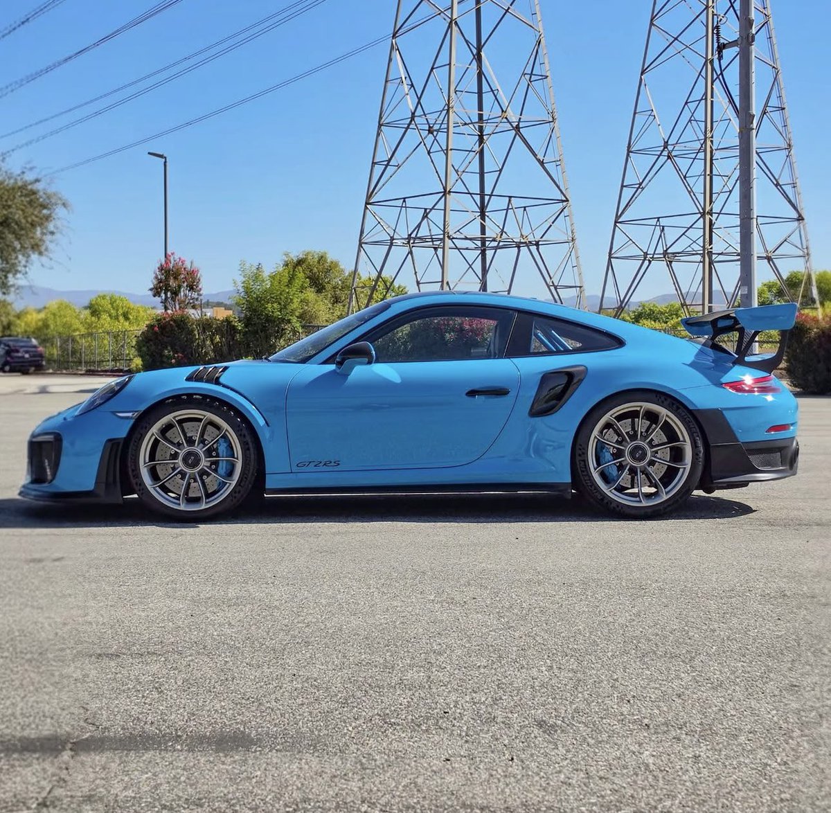 PorscheCIub's tweet photo. Miami Blue 991 GT2 RS https://t.co/MBLVTy8LCe