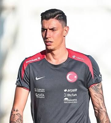 SaracogluSports's tweet photo. Geçen sezon Fransa Ligi'nin en iyi kalecisi seçilen Berke Özer sırf Fenerbahçeli diye kadroya almıyorlar.

Bunun yerine Galatasaraylı Okan Kocuk'u almışlar valla yazıklar olsun lobinizi skim. https://t.co/IF1HwFsIp0