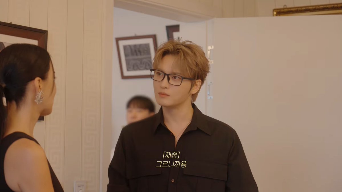 mybusybee0126's tweet photo. but those coupang glasses looks great on him tbh https://t.co/gaWoVnJJq6