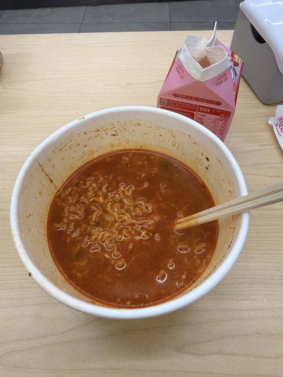 natatacoffee's tweet photo. ㅋㅋ
나도 놀러 나왔다
부럽지 https://t.co/PQgiA2WzJw