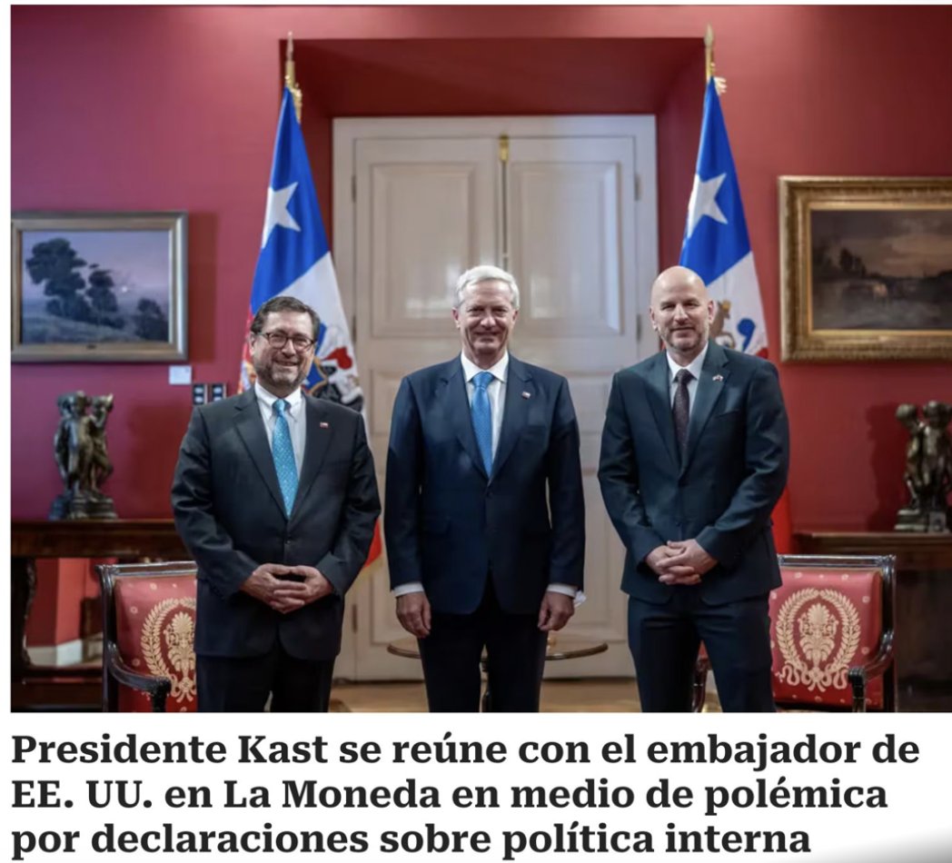 mmlagoscc's tweet photo. Vamos a ver. Acaso @joseantoniokast no entiende nada de nada? Porqué se reune con el Embajador de EEUU despues que éste ha dicho lo que ha querido sobre nosotros los chilenos. ¿Acaso lo esta recompensando por sus dichos?
Esto es una verguenza nacional. El presidente no puede avalar  a un embajador que nos ha humillado interviniendo con sus opiniones en asuntos internos.
Este gobierno no tiene caso, no saben hacer las cosas y no se dan cuenta de lo que hacen.