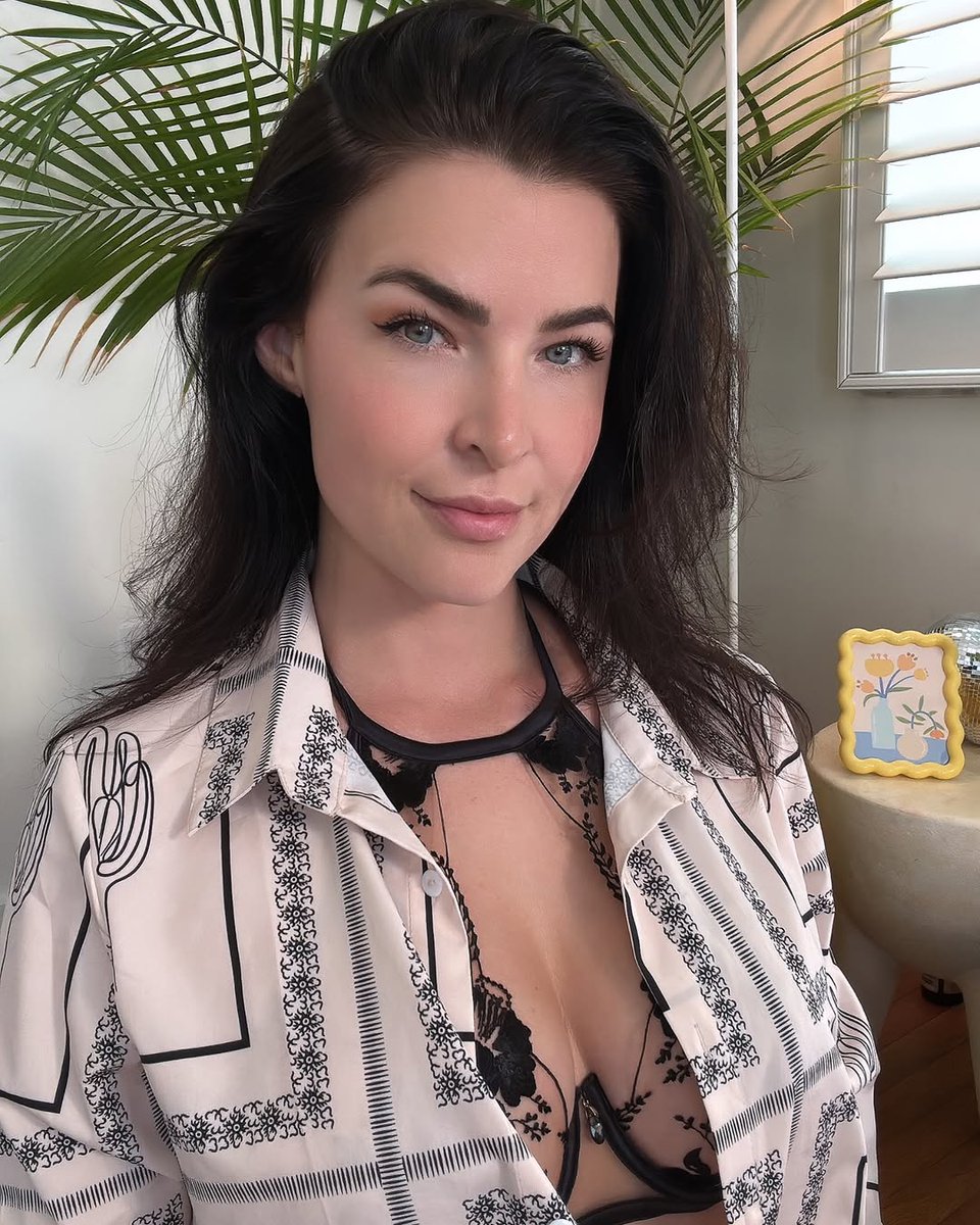kittyplaysdek2's tweet photo. Consuming -> Creating!

After months of content creation paralysis I’m stepping into creating content again! Excited to create stuff that you can tune into to feel love, excited for life and hopeful for the future! It’s time for all of to get back to... https://t.co/QREgMNx12h