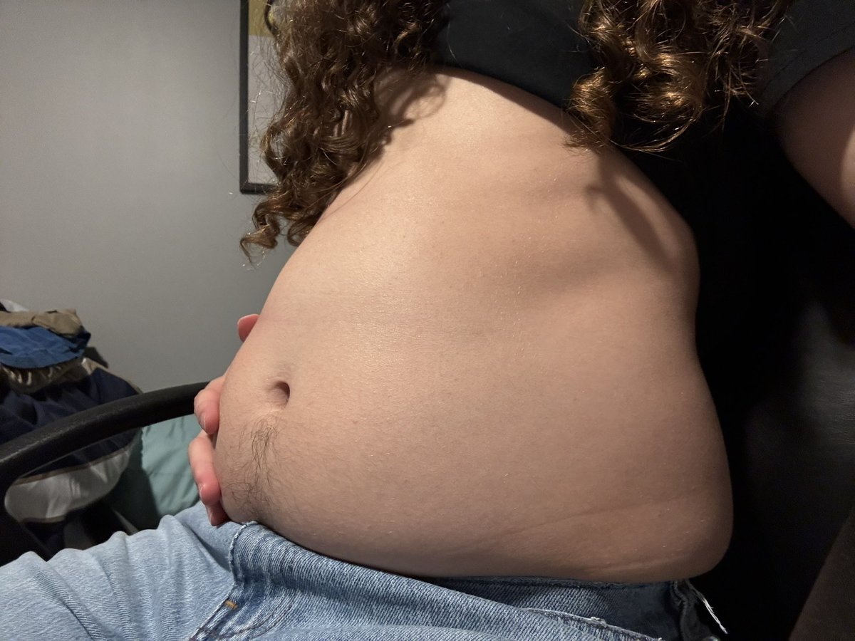 greentreezz_'s tweet photo. april 2026 vs. just last week…

jeez i got FAT this year… 😵‍💫 https://t.co/Bs8w1HaoeC