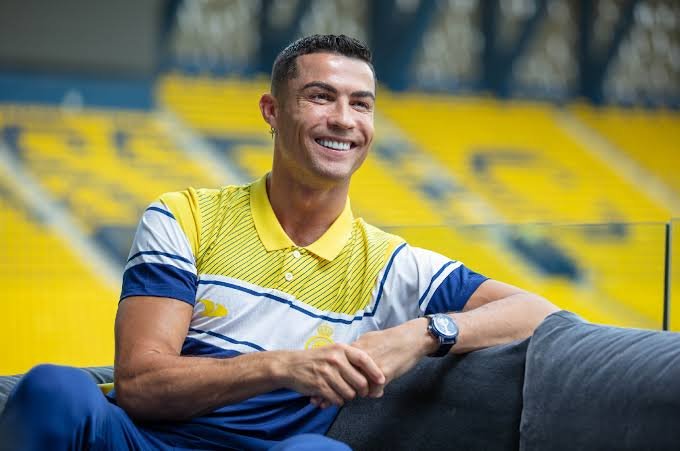 David_Ornside's tweet photo. 🚨🗣 Cristiano Ronaldo on Jorge Jesus calling him up"

"I was surprised when he called, we greeted and I asked, "How is your managerial job going?" And he said "That's the reason I am calling you, we need you on the team" 

I said "no, I am retired" then he said "if I don't come, He will resign today" I told him I will think about it"

 "I talked to my wife and kids and they said "if the new coach wants me, that means it's so important to him and my country needs me"

"I call Jorge the next day and told him I will come, He was so excited that I heard his scream from the phone"
