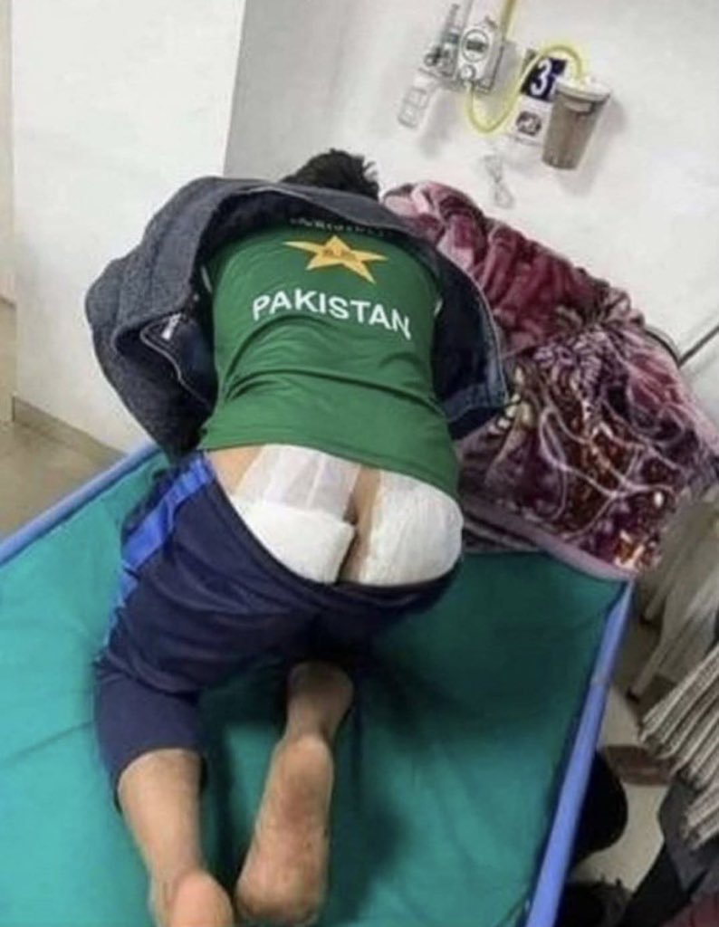Pakistan_Hunter's tweet photo. @TheOnlineBuff Yeh dekh apni jhaantu cricket team ka haal 🤣🤣 https://t.co/Vu4722TsRb