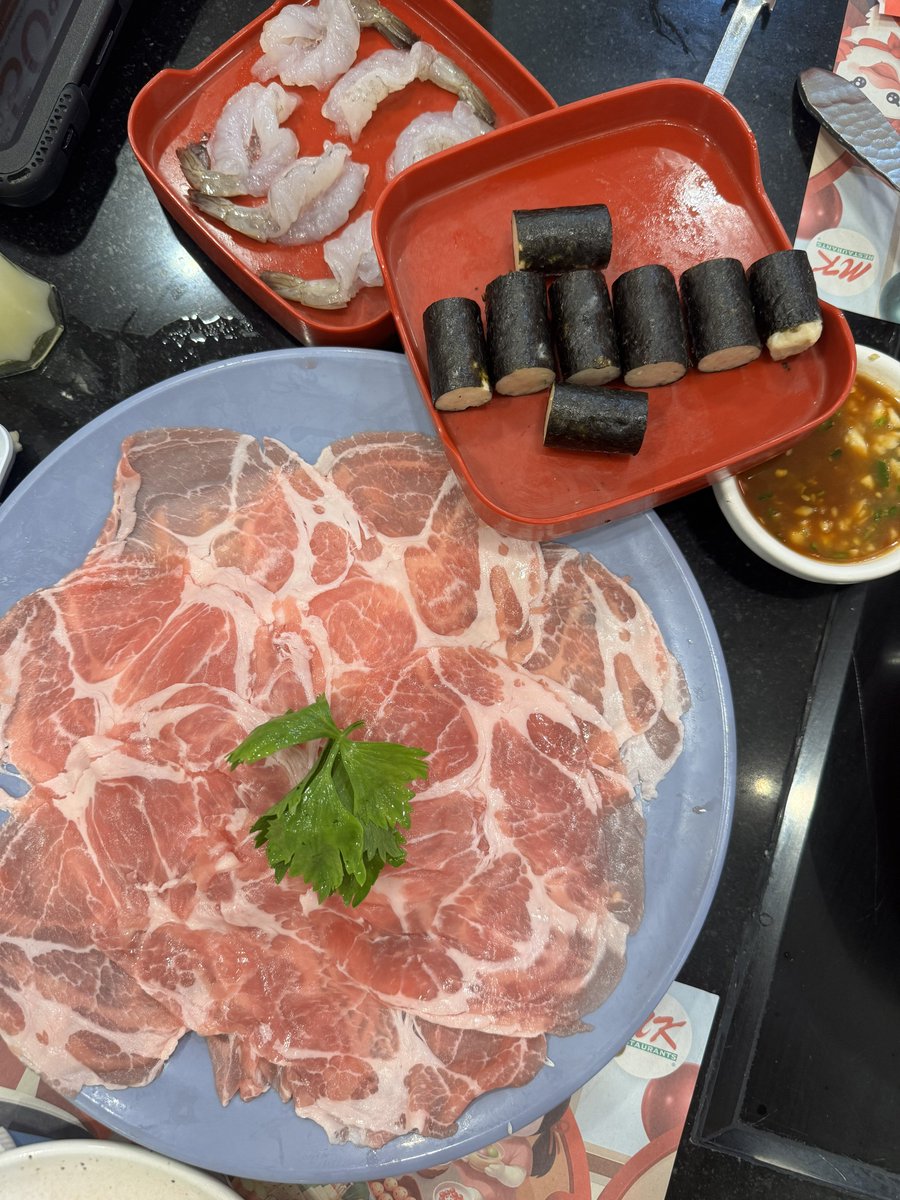 away_but_online's tweet photo. ยังมีใครกิน mk อยู่ไหม วันนี้มากินเอ็มเค โปร 799 คือได้ทุกอย่างตามนี้เลย อิ่มสุดๆ https://t.co/9zWK1hHHrb