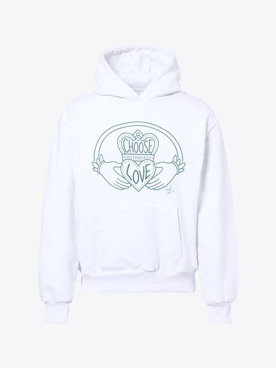 allthingsnicmc's tweet photo. NEW CHARITY MERCH — Choose Love x Nicola Coughlan Claddagh Jersey T-Shirt and Hoody 

100% of profits goes towards Choose Love’s lifesaving work helping refugees and displaced people around the world.

T-Shirt: https://t.co/hyEwBWEK49
Hoody: https://t.co/YI1KvggExg https://t.co/qmottEGr0k