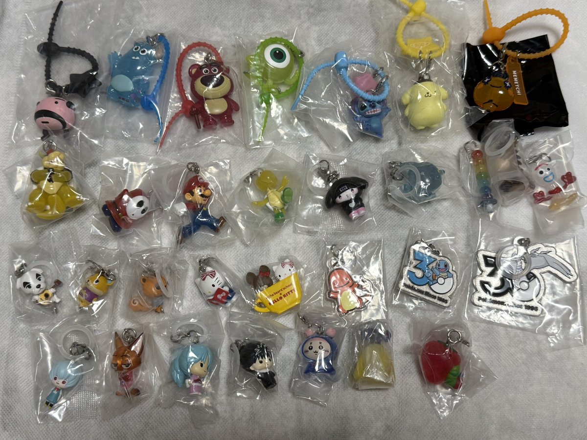 ___knt428's tweet photo. サンリオ Halloween ハロウィン めじるしアクセサリー マリオ ちいかわ どうぶつの森　ポケモン メタモン 交換

譲　画像1枚目 ピクサー くまのがっこう

求　画像2.3.4枚目　スージーズー Suzy's Zoo いちごシナモン　めんだこ

郵送交換希望お気軽にお声掛けください。 https://t.co/DBu5ihFO5r