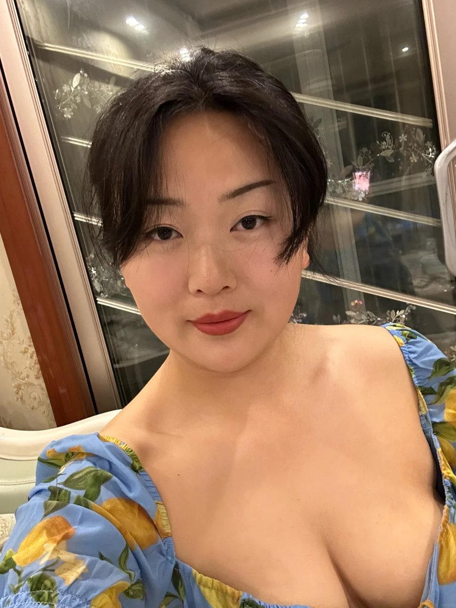 vbniiio's tweet photo. 可以试着约下，但我不是卖的 不可以打扰彼此的家庭，喜欢有边界感，听话的，不喜欢00后 https://t.co/LSGiWxwNwd