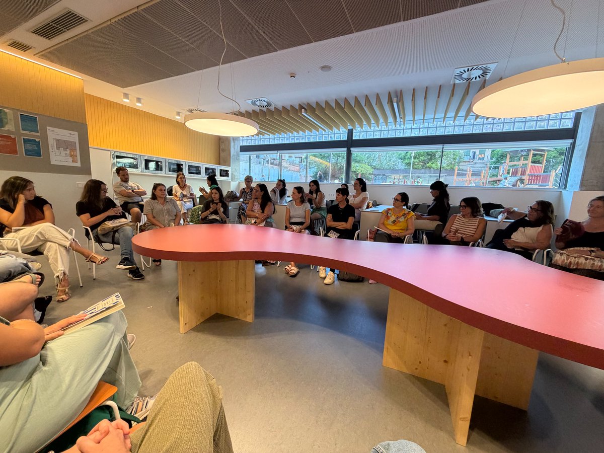 CAPSBEsq's tweet photo. Aquest mes de setembre, #CAPSBE ha organitzat la lectura del Club de Lectura, on hem comentat "Consum preferent" amb l'autora, l'Andrea Genovart.
Moltes gràcies a l'Andrea per aquesta estona i a totes les participants de les diferents entitats que vau venir!
Ens veiem aviat! https://t.co/1AVkgMf8qb