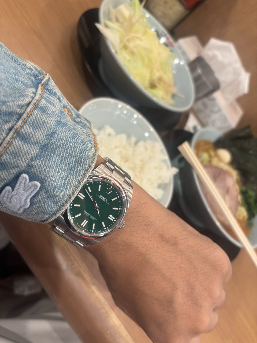 peace_rolex48's tweet photo. みなさん今週もお疲れ様でした。
食べ過ぎてお腹がパンク寸前
#ロレックス https://t.co/85ITmRyHAS
