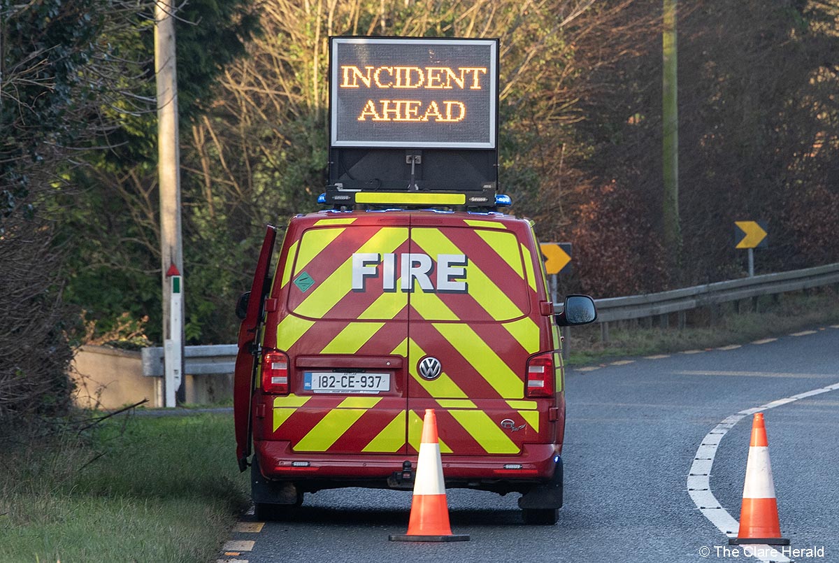 theclareherald's tweet photo. #Upate - This incident has now been cleared.
#TrafficAlert - Fire crews are dealing with a vehicle on fire on the N85 (Ennis to Lahinch Road) between Fountain Cross and Kilnamona.
An emergency traffic management system is in place. Please approach the area with care. https://t.co/GaojaRdgss