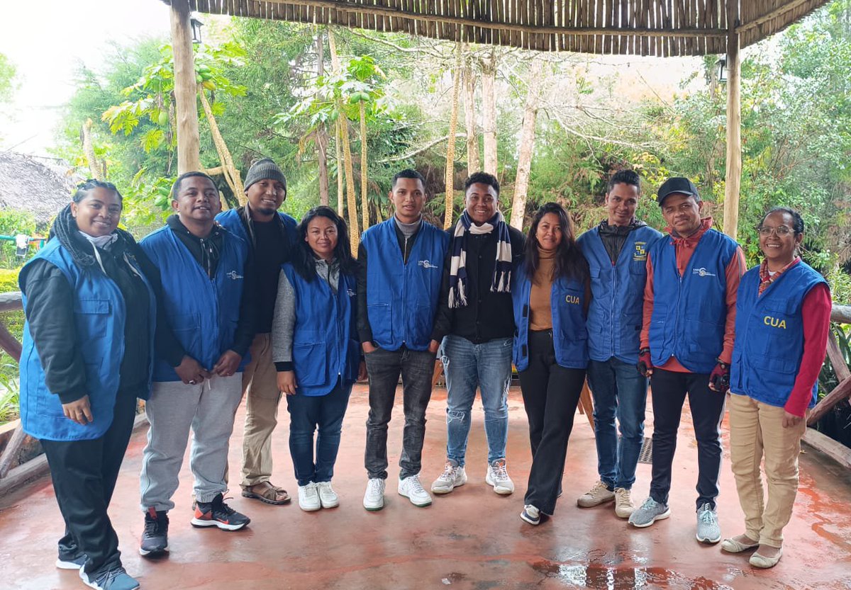 UNFPAMadagascar's tweet photo. With #Norway funding, 29 Young Peer Educators &amp; 10 social workers from LABIS youth centres in Antananarivo🇲🇬 are better equipped to support young people. They help connect them to reliable information, referrals &amp; services on #ReproHealth, family planning &amp; #GBV prevention. https://t.co/7XAXZmeMji