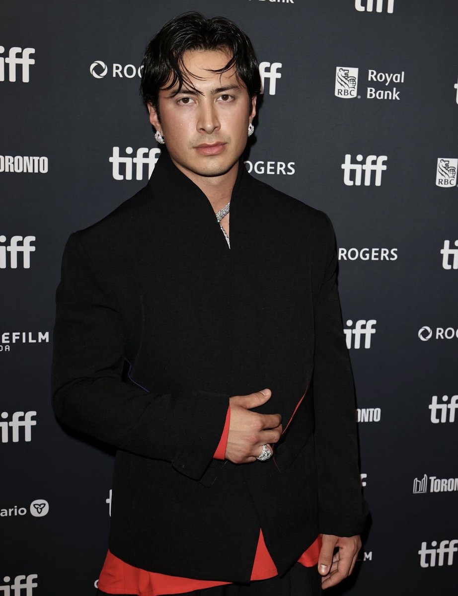 luresmagazine's tweet photo. Hudson Williams makes a captivating appearance at the world premiere of the film "YAGA" during the event in Toronto.
#Lures #HudsonWilliams #YAGA #TIFF26 #RedCarpet https://t.co/h1HnJNcuKo