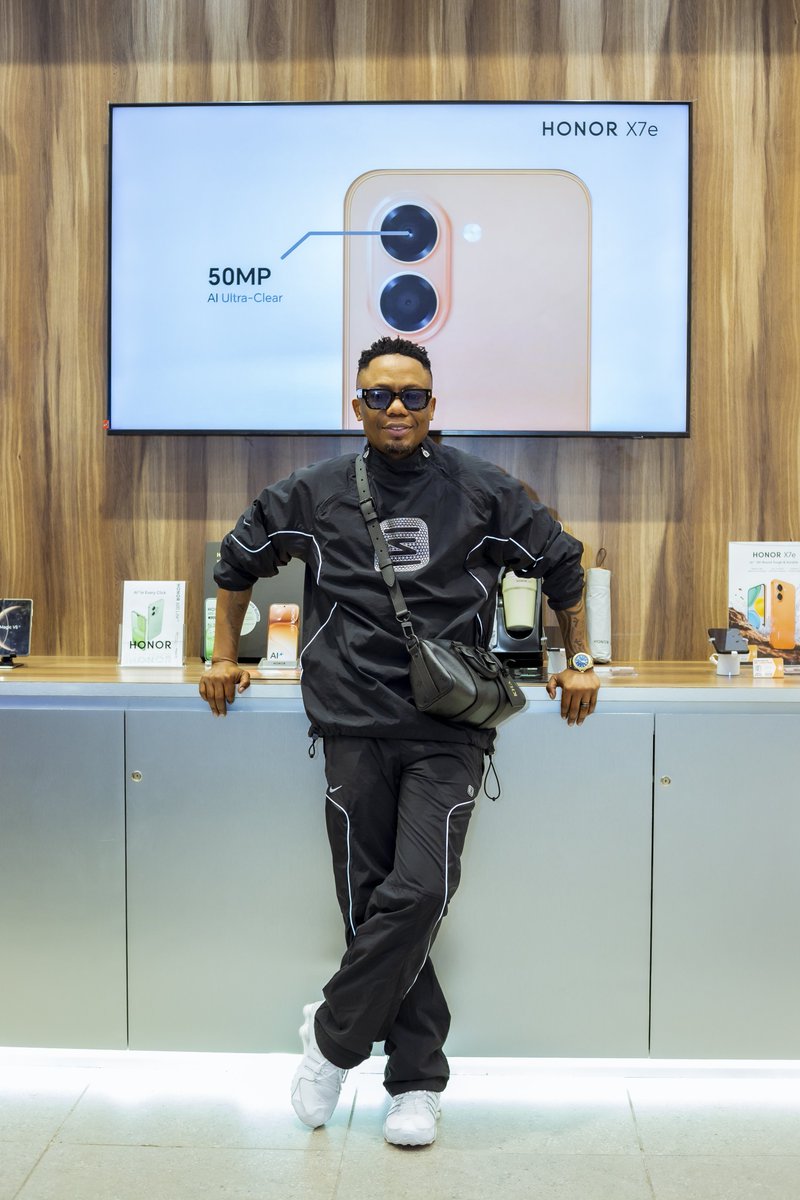 BeamerGirl_325's tweet photo. @DJTira @HonorAfrica HONOR X7e 
HONOR X9d
HONOR 600
HONOR 600 Pro
HONOR Magic V6
Malume please make my dreams come true I really need a new phone 🙏
 #HONORSpringSale https://t.co/CVb2YI6g7t