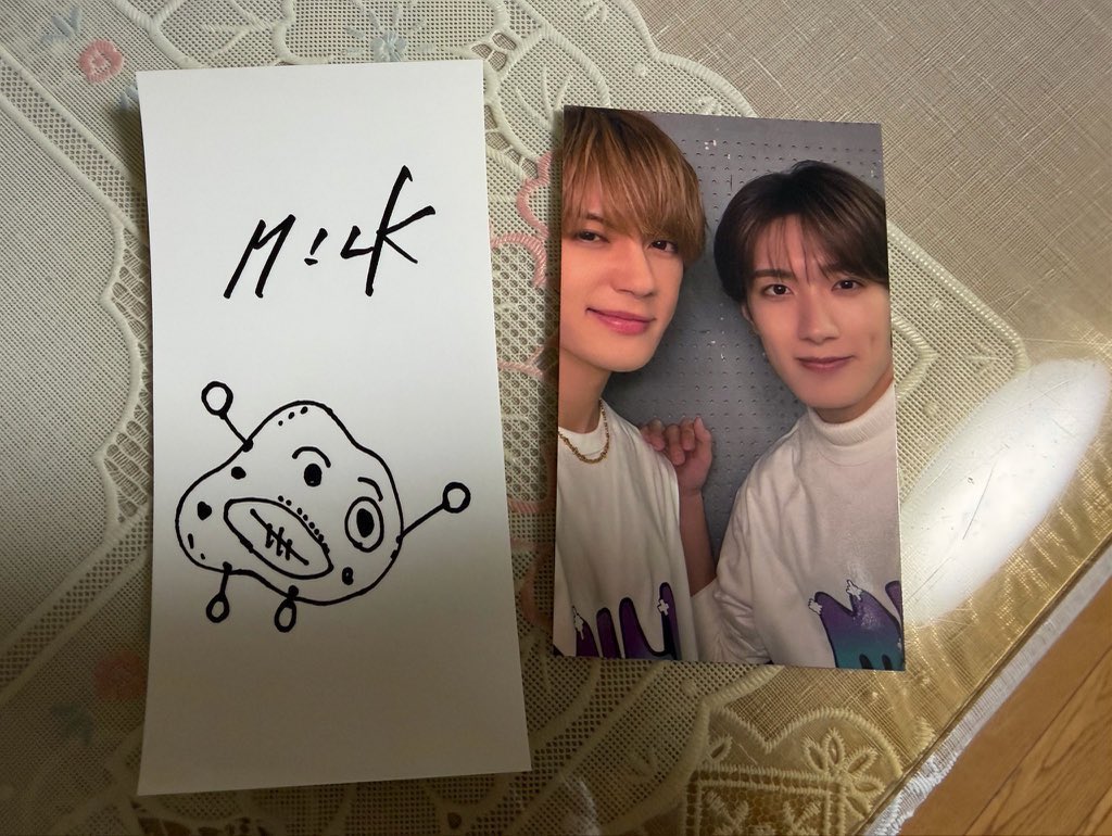 nd_sm1127's tweet photo. M!LK 1st Mini Album LOVE ENG!NE ミニアルバム 交換 トレカ

【譲】ペア：3080・佐野勇斗デザインステッカー

【求】 2.3枚目に💛が付いてるもの

※郵送での希望です！ https://t.co/Aw8Ie0FDIB