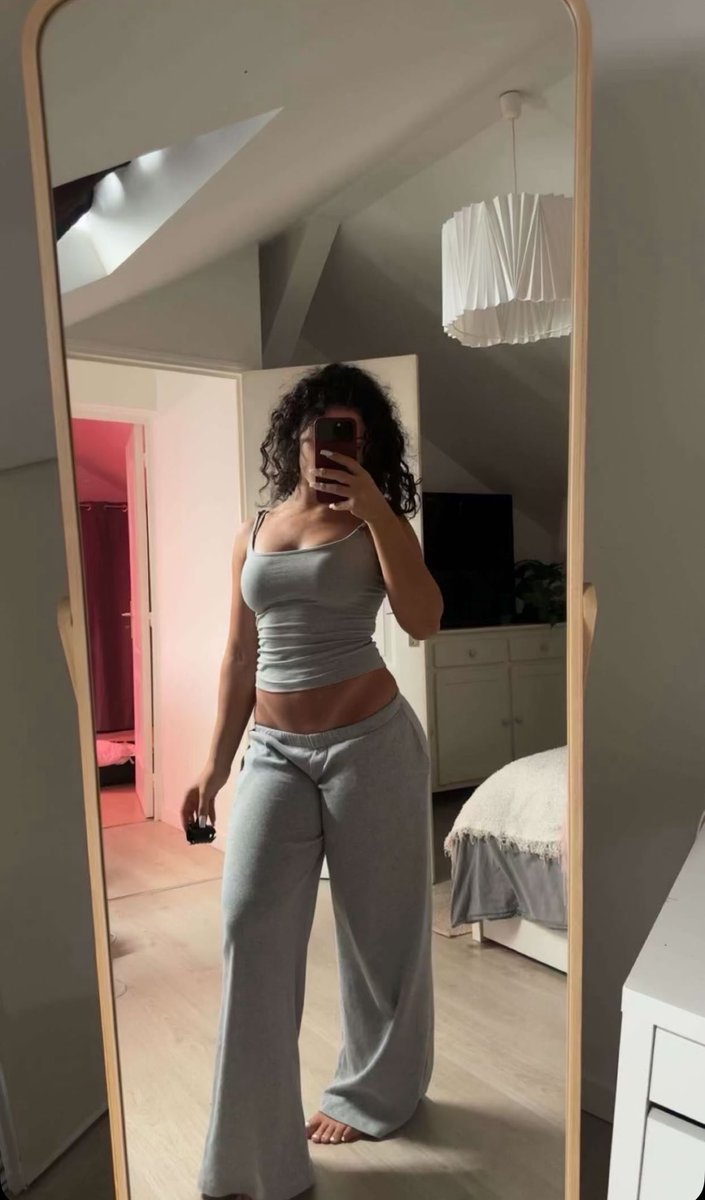 jadelecc's tweet photo. Envie de rester au lit toute la journée 🫣😈 https://t.co/3nnuP2BxoH