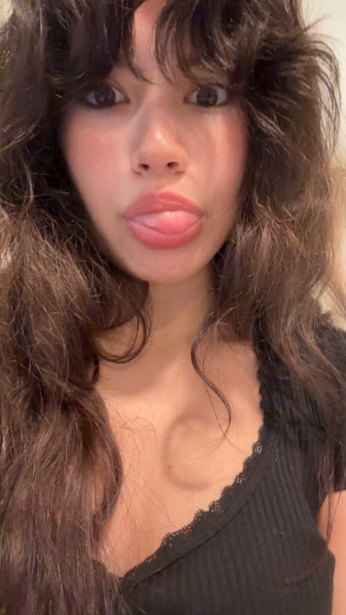 bunnmariee's tweet photo. good morning findom greet me with sends on throne!! 

Femdomme payme https://t.co/Gb7fvwPzZ2