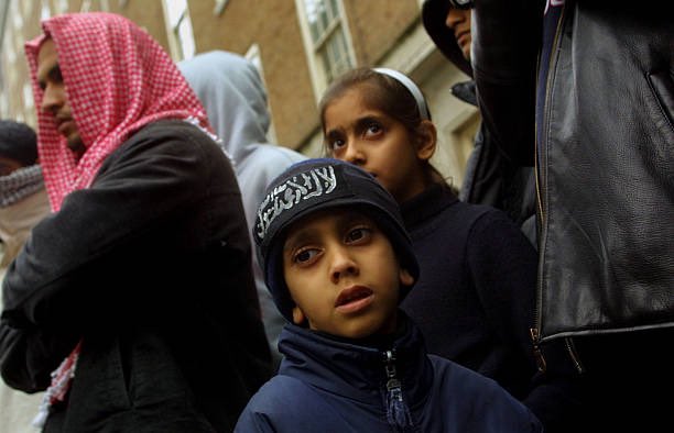 25YearsAgoLive's tweet photo. Londoners (England) hold a rally in support of Osama bin Laden. https://t.co/g325dcjq3J