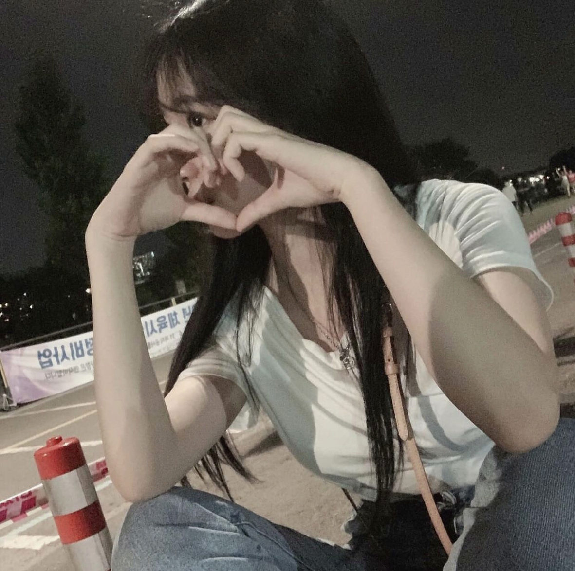 mm_ninka's tweet photo. 晴れてるうちに溜まりに溜まった洗濯物干して用事と買い出し済ませてZINE作業の続き、今日はよく動きました🏋️ https://t.co/ay9ZauZwXD