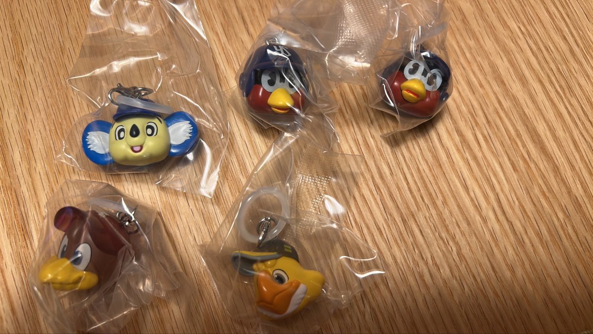 hzhzpyi's tweet photo. 球団マスコット　めじるし　交換　譲渡
譲:ドアラ、つば九郎2、クラッチ、ハリーホーク
求:レオまたは定価+送料
レオは1つのみ求めています。
都内手渡し、郵送でのお取引をお願いします。
FF外からもお気軽にお声掛けください。 https://t.co/fkCk7HxXPC