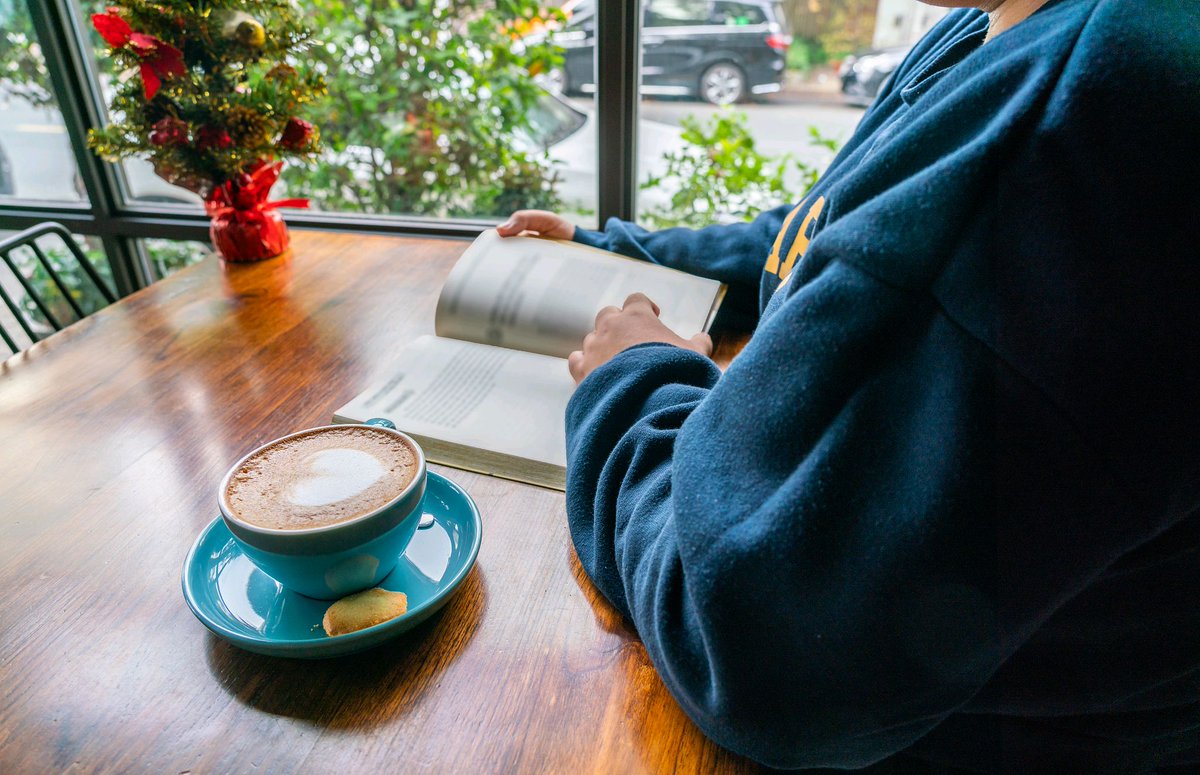 birdc958865's tweet photo. Just had a random nice chat with an old classmate — small talks that turned my whole tired day around. Grateful for these warm little moments. https://t.co/AUtmrU8Jfd
