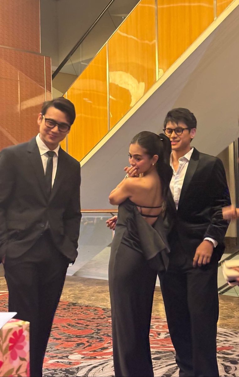 dustbiamalaya14's tweet photo. DustBia with their favourite watermark (RivRiv and Brenty) https://t.co/TqTYPl0cj8