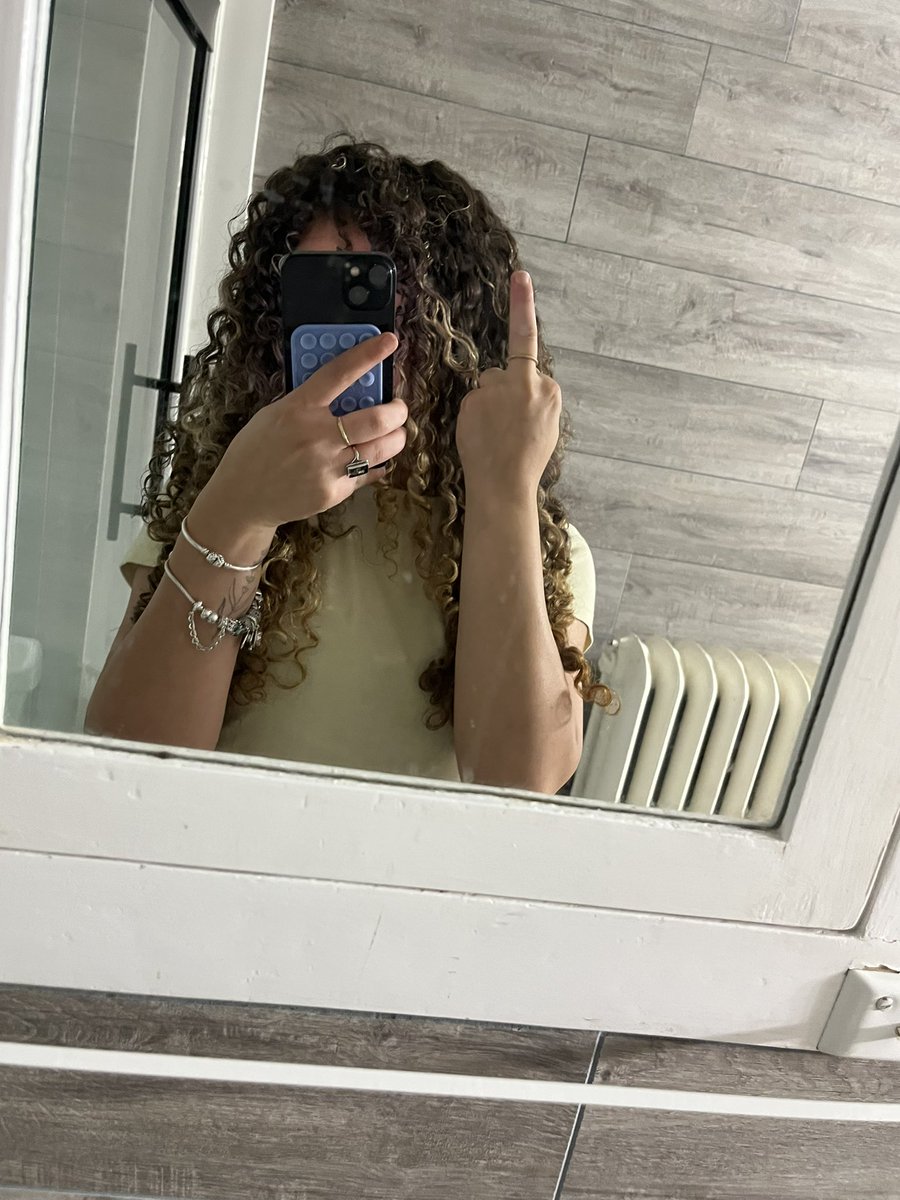 4yla2cool's tweet photo. @AubsLoves2Dance @OmikunleTeniola @SquidBillie223 @GlitchG77745883 @SeeRacists you’re just weird bro i have curly hair not an afro 😥 https://t.co/EsSZQyu2jo