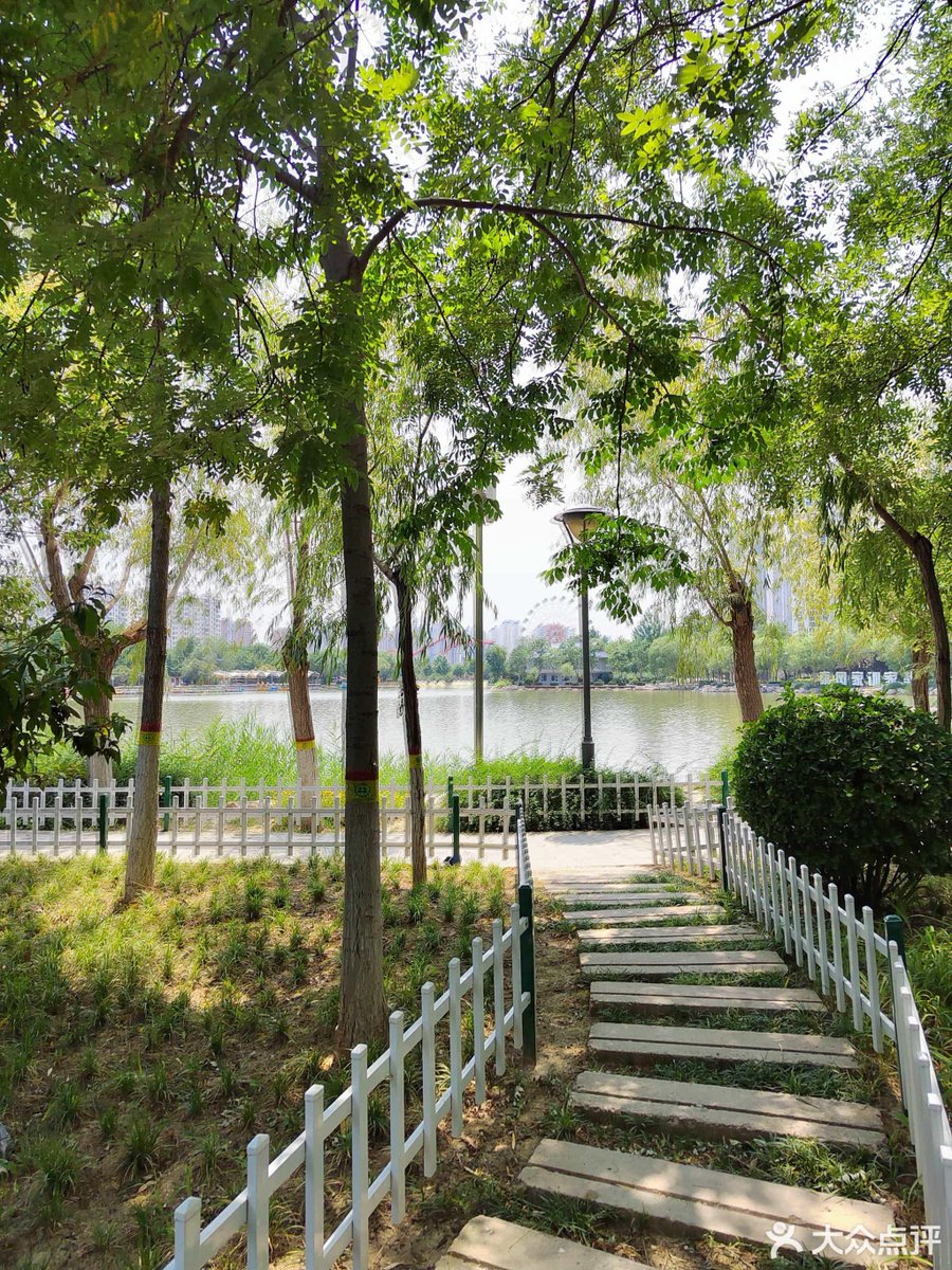 CharlynSigl8zb's tweet photo. Salí a caminar por el parque del lago hoy, el sol era perfecto y solo llevé mi café. Qué tarde tan tranquila , https://t.co/4KXkcCrO9x