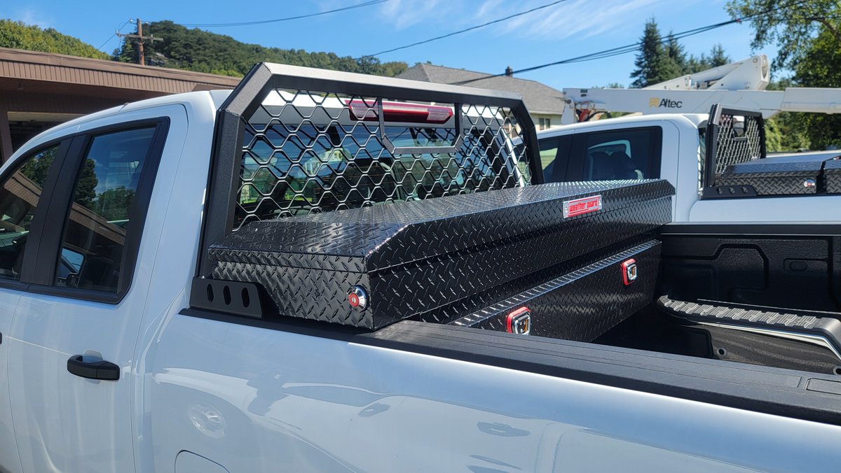 TruckShoppe's tweet photo. Completed a couple of big installs this week for Bonner Chevrolet/American Water. These were big jobs plows, lift gates, tool boxes, back racks. These trucks are number ?? lost track out of over 100 units to upfit......#Bonner ,#americanwater ,#Upfitte ,#upfittersofinstagram https://t.co/JrLozrCIww