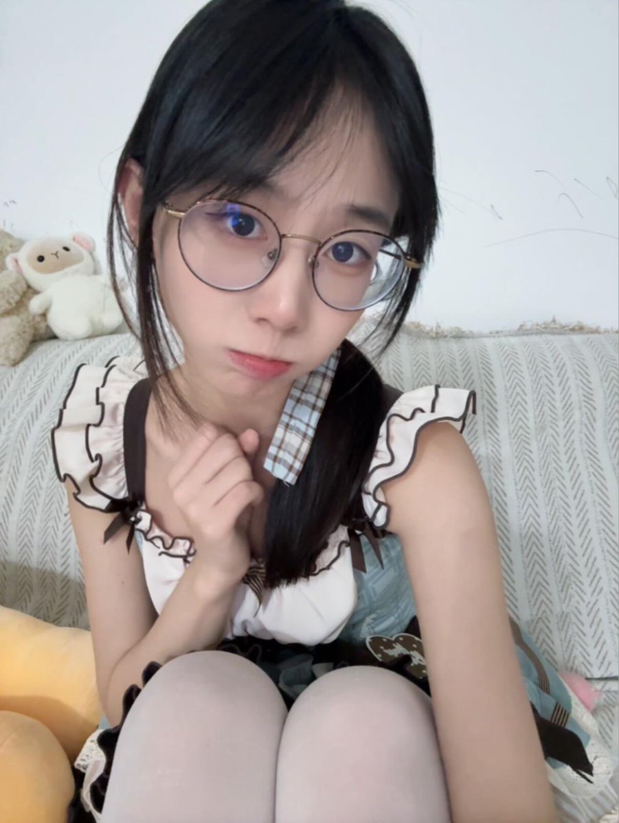 cosmossomoc's tweet photo. 新人刚玩x

想发点照片  有人锐评我的福照吗

直接给不墨迹  发完我要删了….. https://t.co/4JpXedDZJh