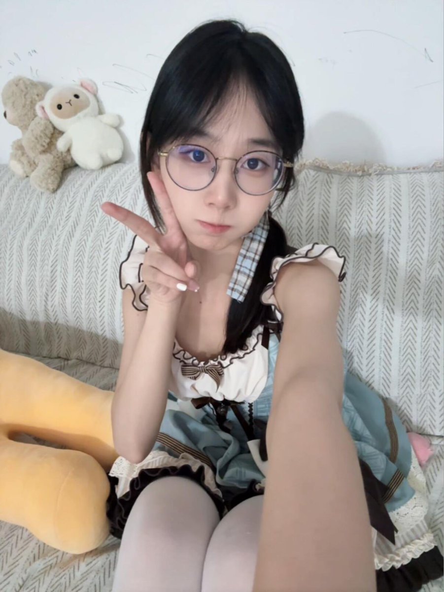 cosmossomoc's tweet photo. 新人刚玩x

想发点照片  有人锐评我的福照吗

直接给不墨迹  发完我要删了….. https://t.co/4JpXedDZJh
