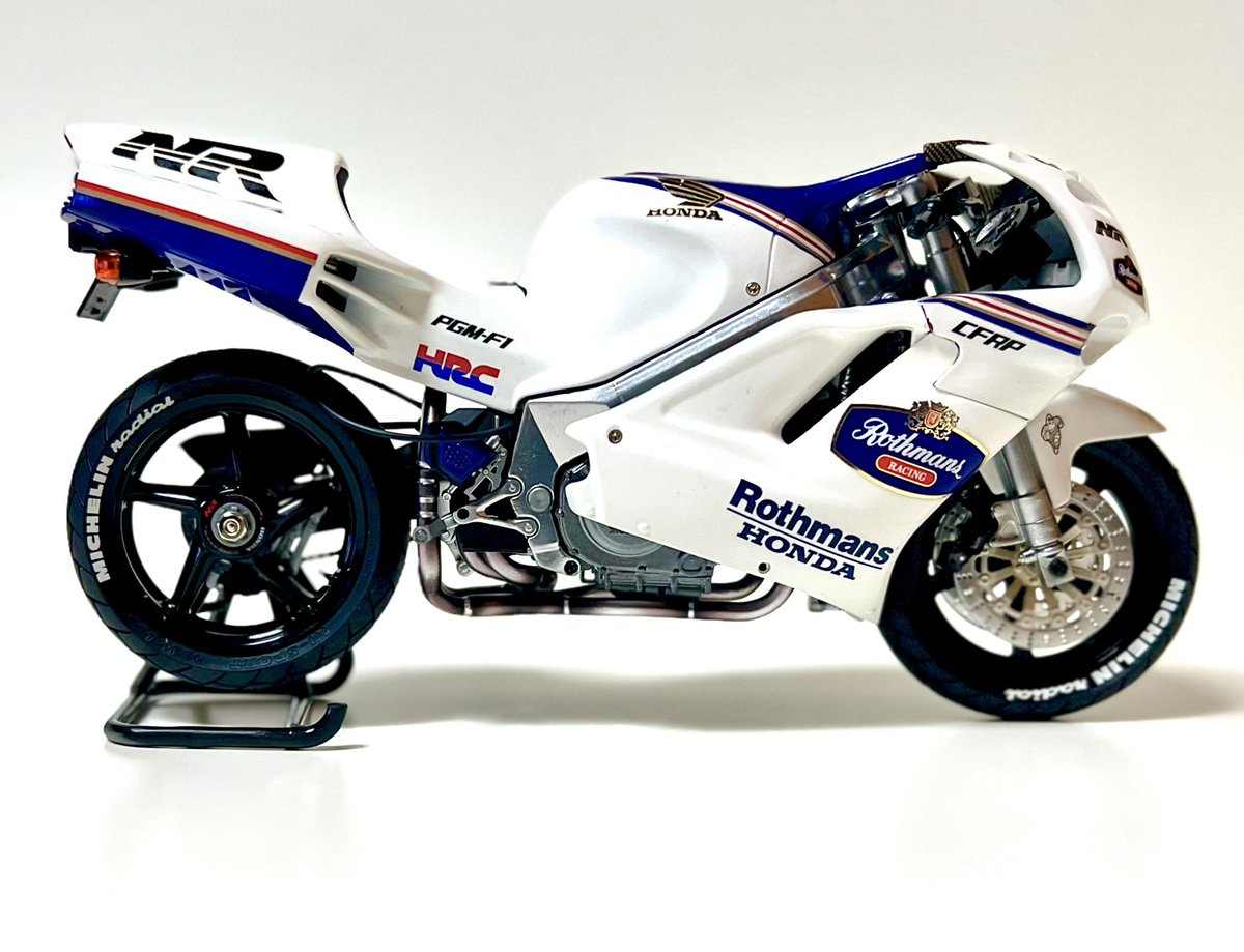 PEARLmodel's tweet photo. ホンダNR 白ロスマンズ
シンプルなボディカラーに仕上げました。
何も足さない、何も引かないですね(笑)
自分だけのオリジナルを楽しんでます。
#バイク模型が好きだ https://t.co/J29vIK5g8U