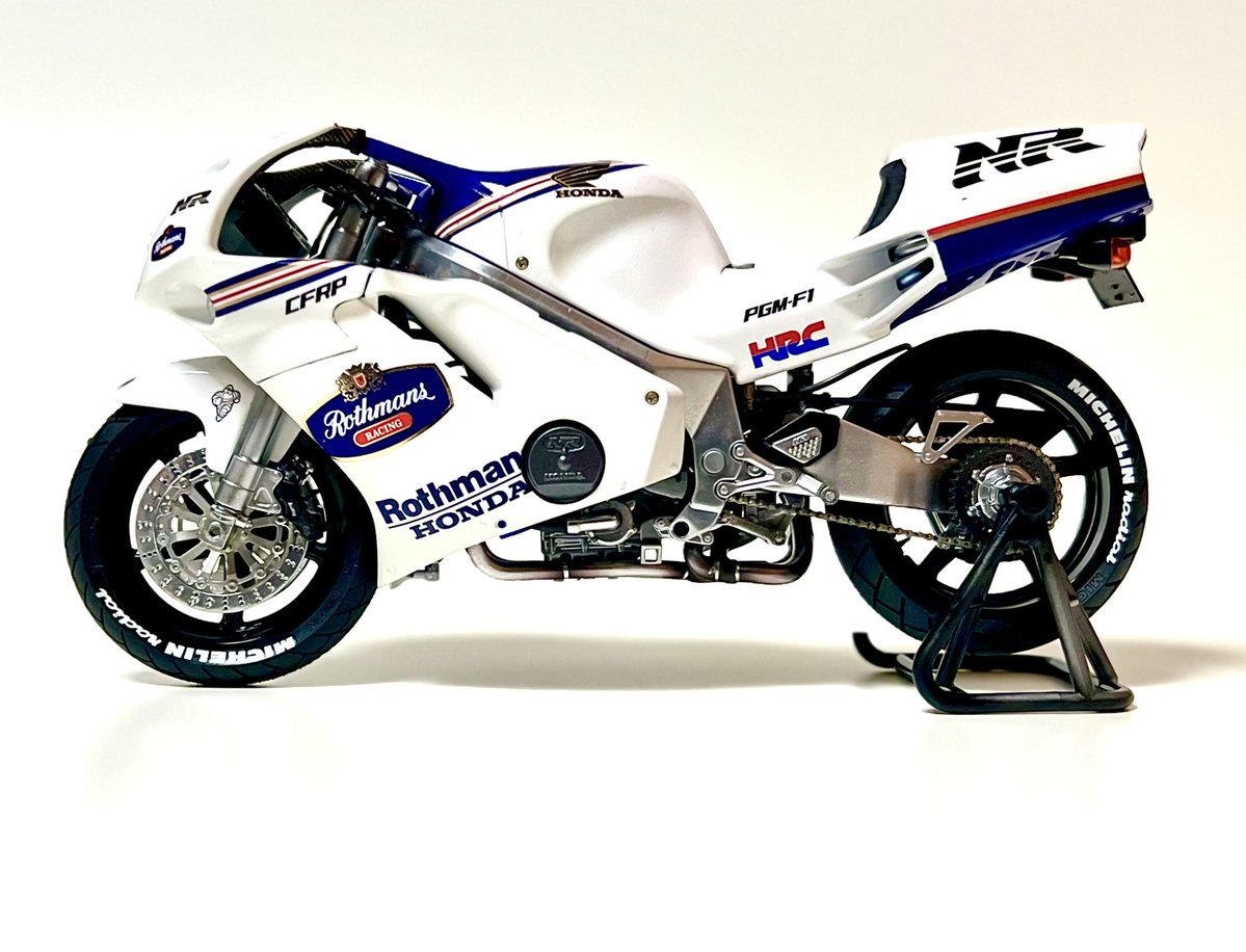 PEARLmodel's tweet photo. ホンダNR 白ロスマンズ
シンプルなボディカラーに仕上げました。
何も足さない、何も引かないですね(笑)
自分だけのオリジナルを楽しんでます。
#バイク模型が好きだ https://t.co/J29vIK5g8U