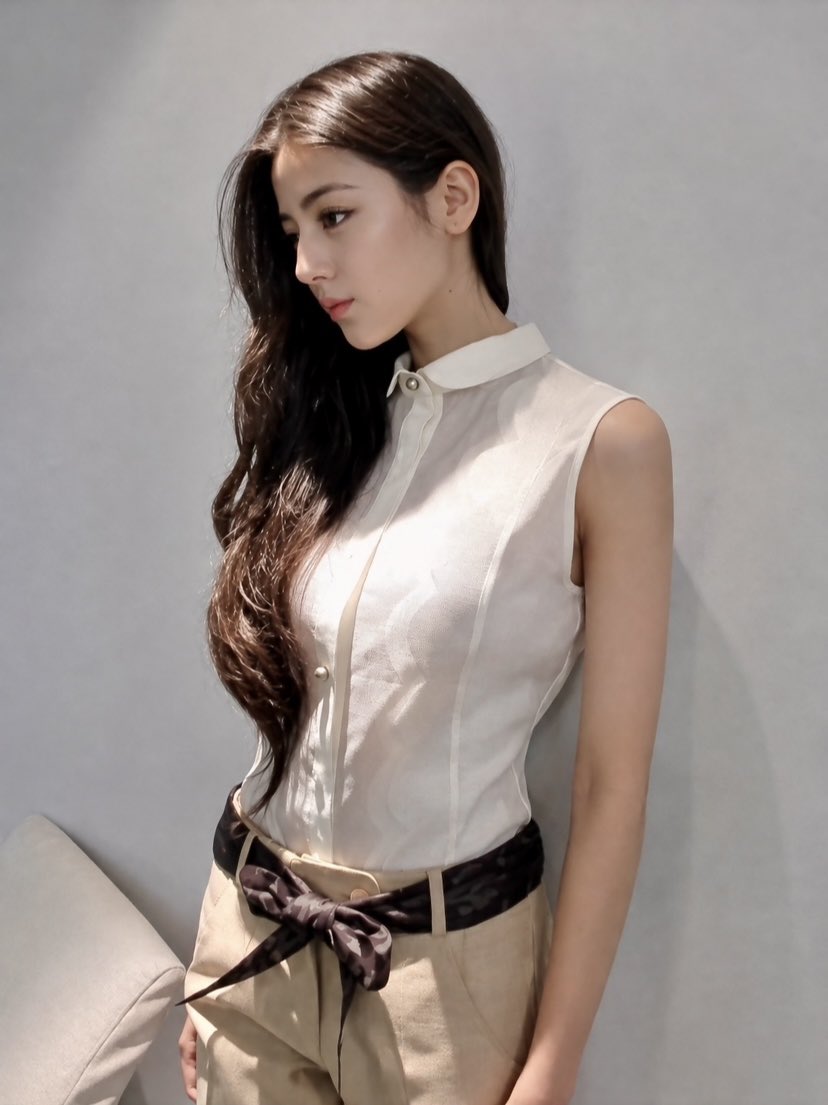 dilireba_88's tweet photo. #Dilireba has been iconic and gorgeous since forever

#Dilraba #迪丽热巴 https://t.co/fxDlb1MYCm