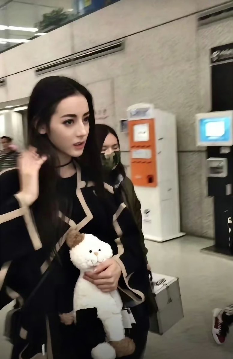 dilireba_88's tweet photo. #Dilireba has been iconic and gorgeous since forever

#Dilraba #迪丽热巴 https://t.co/fxDlb1MYCm