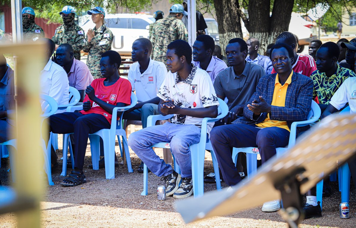 unmissmedia's tweet photo. In Bor, 80 young #SouthSudanese 🇸🇸 are gaining practical skills in carpentry, electrical work, plumbing, agriculture and poultry farming through a new three-month vocational training programme.
Led by #UNMISS #Korean 🇰🇷 peacekeepers, the initiative is helping young people build pathways to income, entrepreneurship and self-reliance.

Read more: https://t.co/BZsncqtbsM
#A4P #InvestInPeace