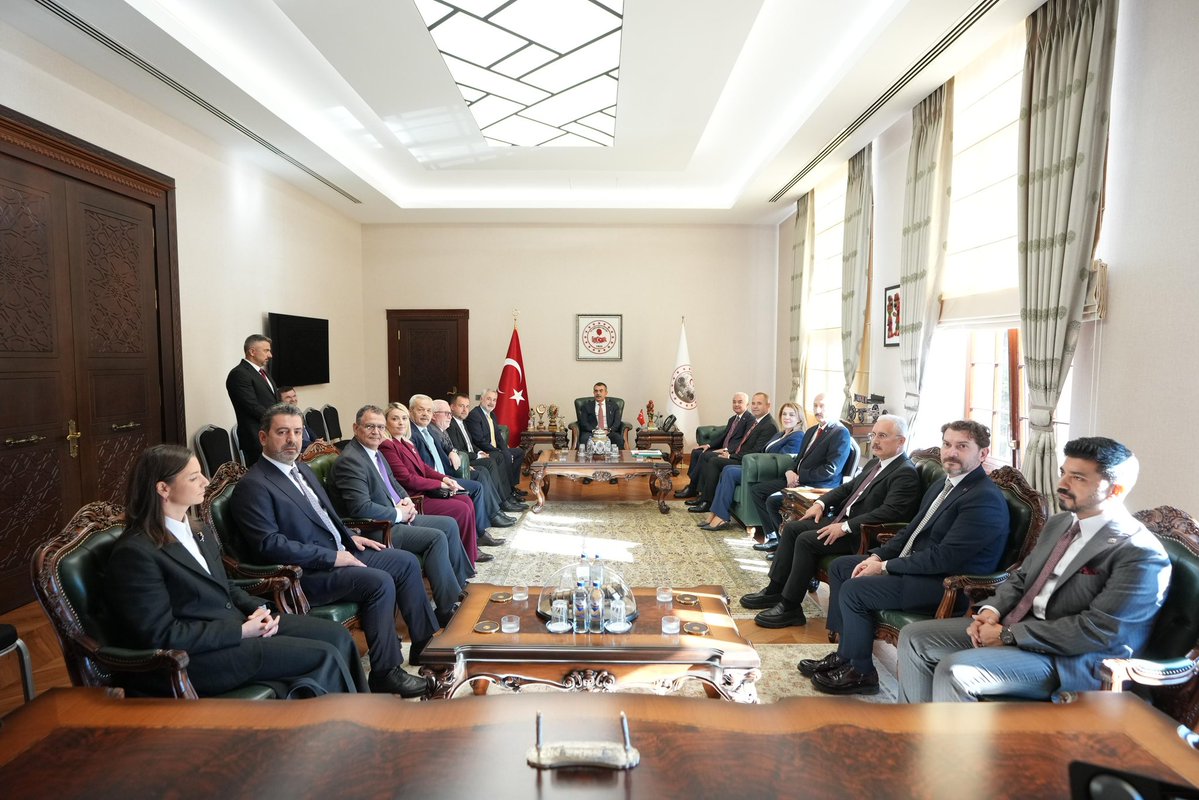 tcmeb's tweet photo. Millî Eğitim Bakanı @Yusuf__Tekin, Kırklareli’nde İl Eğitim Değerlendirme Toplantısı'na Katıldı, Toplantı Sonrası Açıklama Yaptı

📌 Bakan Tekin, yeni eğitim öğretim yılının öğretmenler, idareciler, öğrenciler, veliler ve tüm eğitim camiası için hayırlı ve başarılı geçmesini diledi.

📌 Bakan Tekin, daha sonra Kırklareli Belediyesini ziyaret etti.

👉🏻 https://t.co/zfwTb6wdLQ