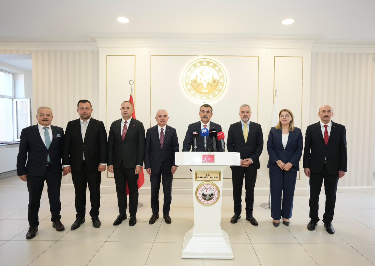 tcmeb's tweet photo. Millî Eğitim Bakanı @Yusuf__Tekin, Kırklareli’nde İl Eğitim Değerlendirme Toplantısı'na Katıldı, Toplantı Sonrası Açıklama Yaptı

📌 Bakan Tekin, yeni eğitim öğretim yılının öğretmenler, idareciler, öğrenciler, veliler ve tüm eğitim camiası için hayırlı ve başarılı geçmesini diledi.

📌 Bakan Tekin, daha sonra Kırklareli Belediyesini ziyaret etti.

👉🏻 https://t.co/zfwTb6wdLQ