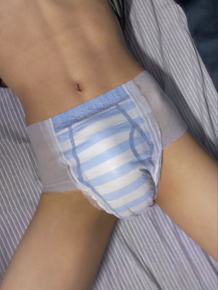 aicolomT's tweet photo. 军训好累呜呜🫠#abdl #diaper https://t.co/8korWZLXnP