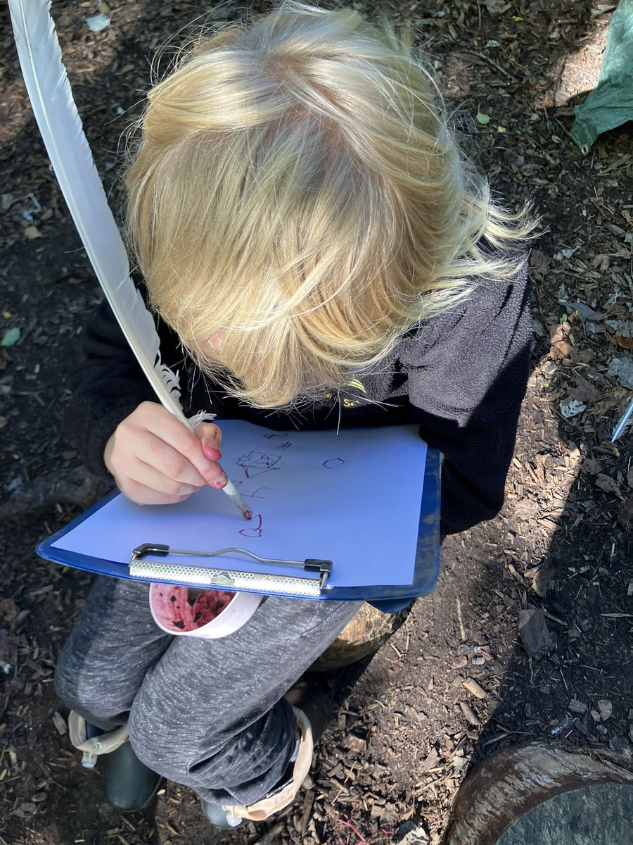 mvfsweb's tweet photo. Class 3 spent some time in the forest this morning. They crushed up some elderberries and added a drop of water to make an ink then they cut the end off a feather to create a quill. They either wrote their names or drew a picture. #forestschool #feathers #ink https://t.co/6ueNUS5UCq